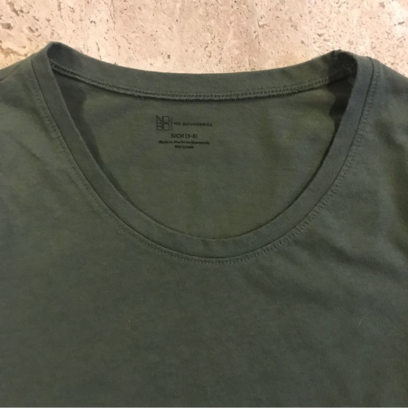 **3/$15** No Boundaries Green Scoop Neck Tee size Small - Picture 2 of 3